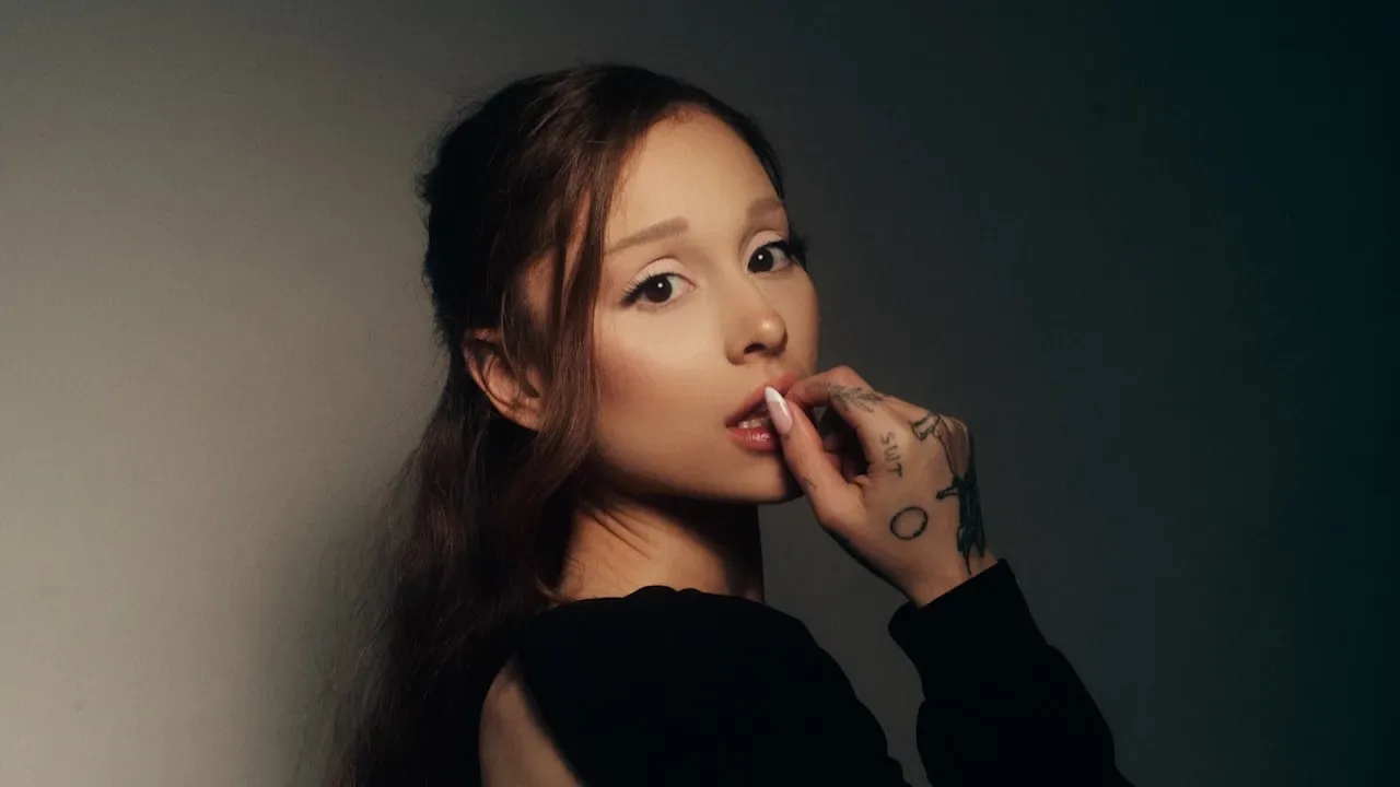 🖤🌸 Song of the Week: “petal” by Ariana Grande 🌸 🖤