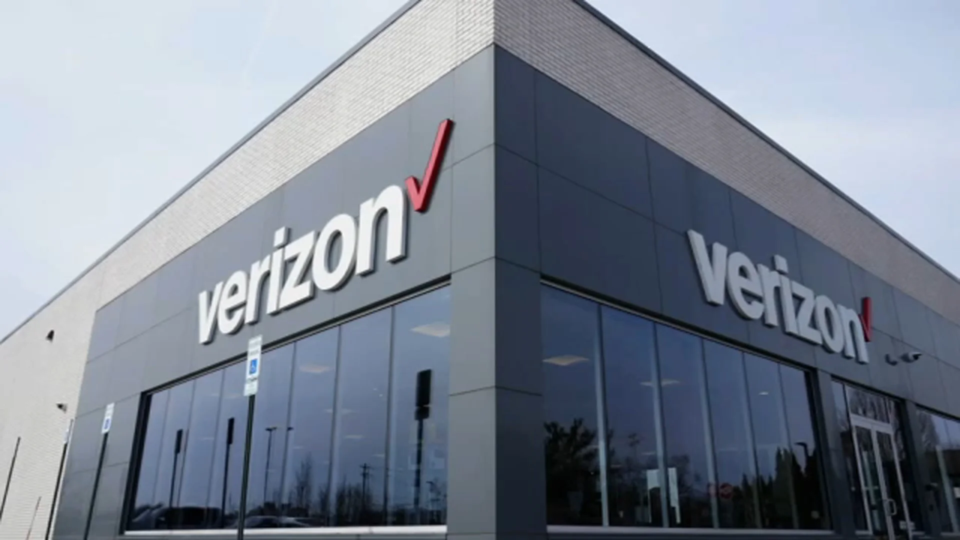 Verizon offers $25K reward for information in vandalism case that caused widespread SoCal outage