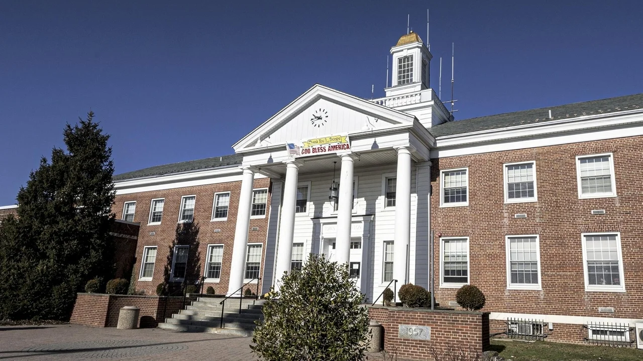 Babylon, citing climate change, regulates indoor agriculture businesses