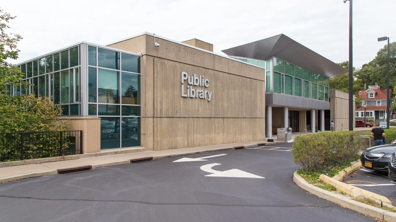 Mother files notice she will sue Port Washington library, saying tutor who allegedly molested her da