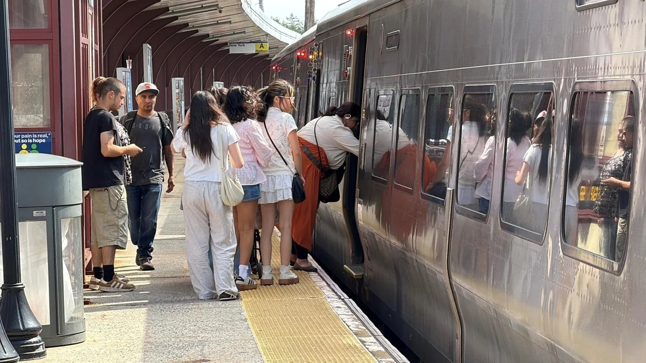 Man killed on LIRR tracks near Syosset
