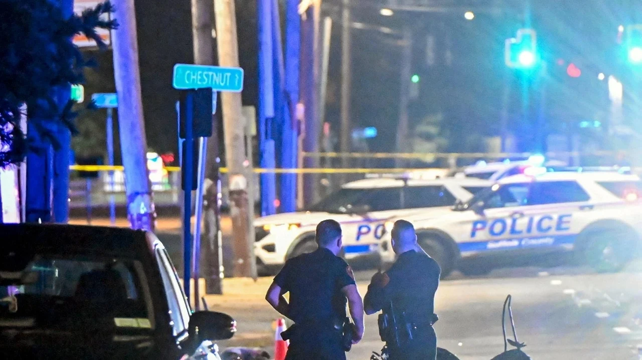 Serious crash closes Montauk Highway in Lindenhurst