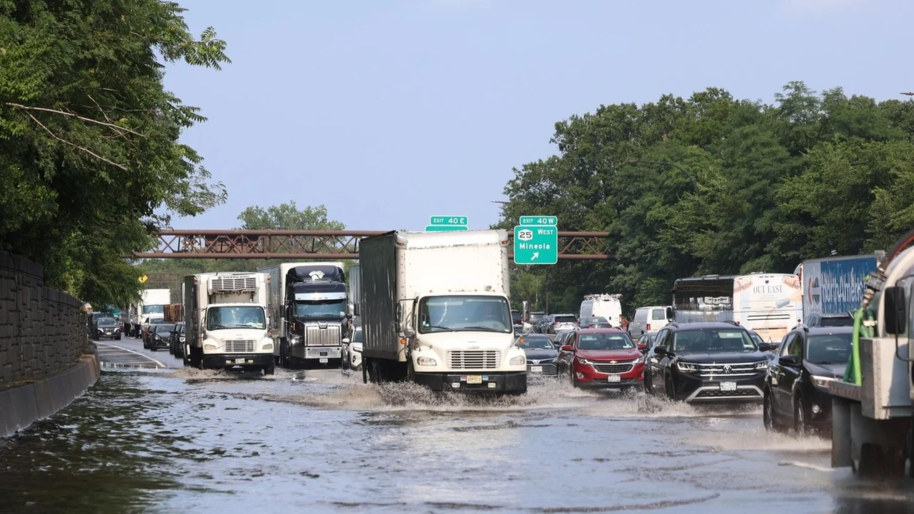 LIE westbound lane reopened after flooding in Jericho