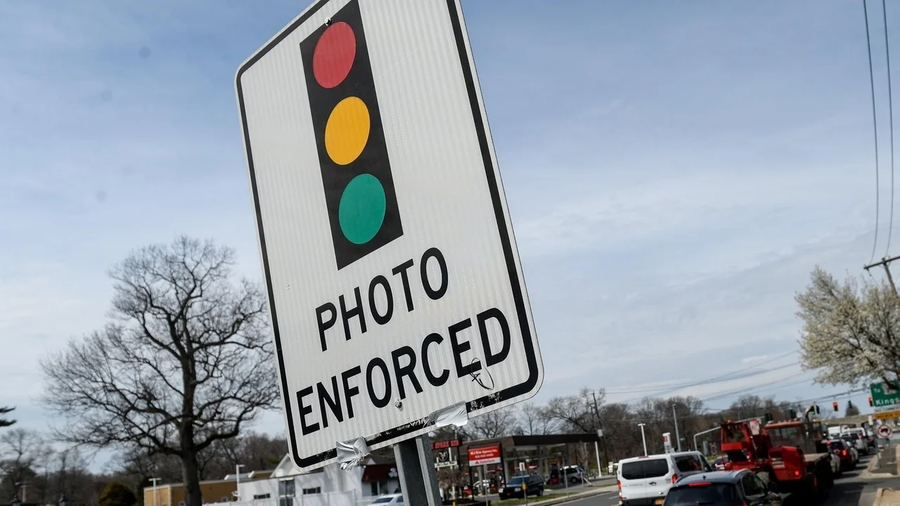 Suffolk County agrees to refund drivers $45M for illegal red light camera fees